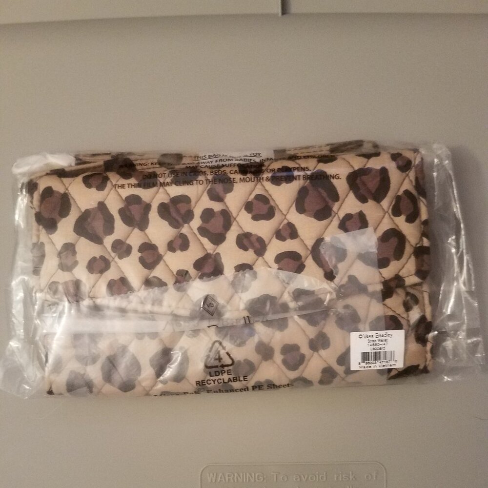 NWT NBU Vera Bradley Stap wallet in Leopard